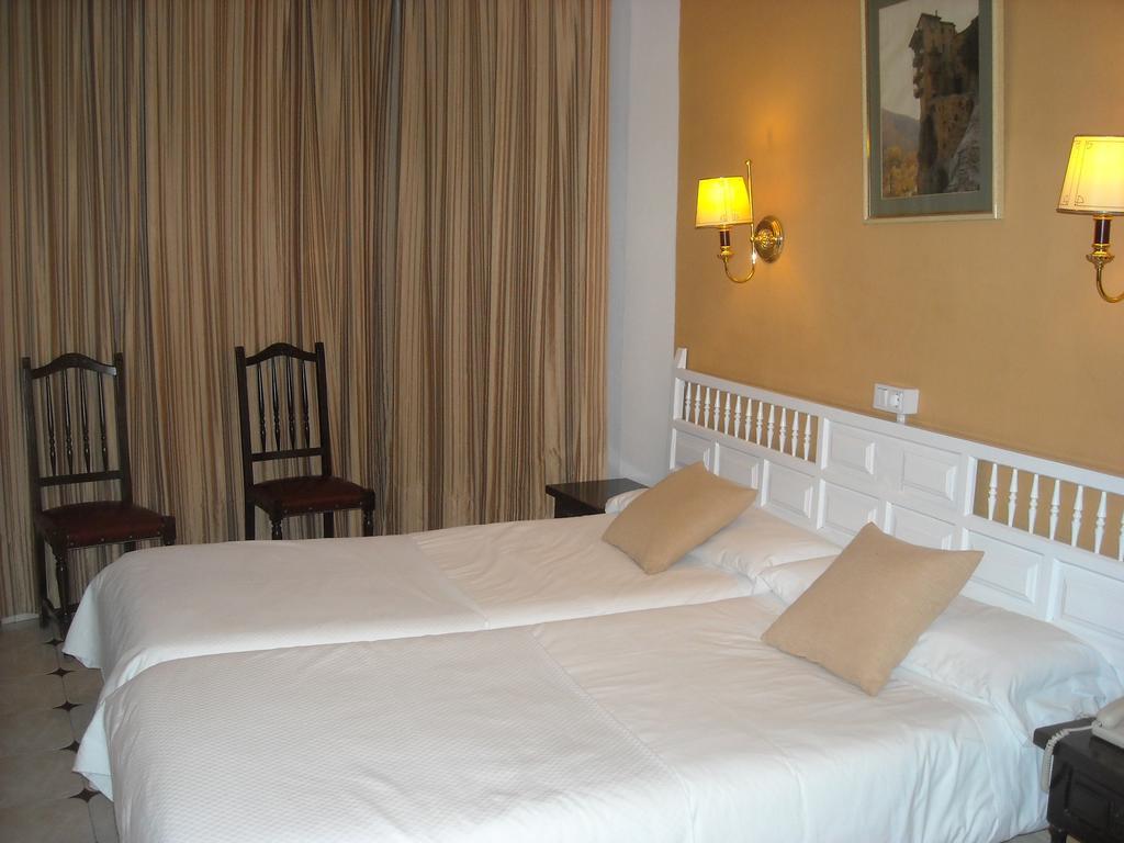 Hostal Residencia Avenida Куенка Екстер'єр фото