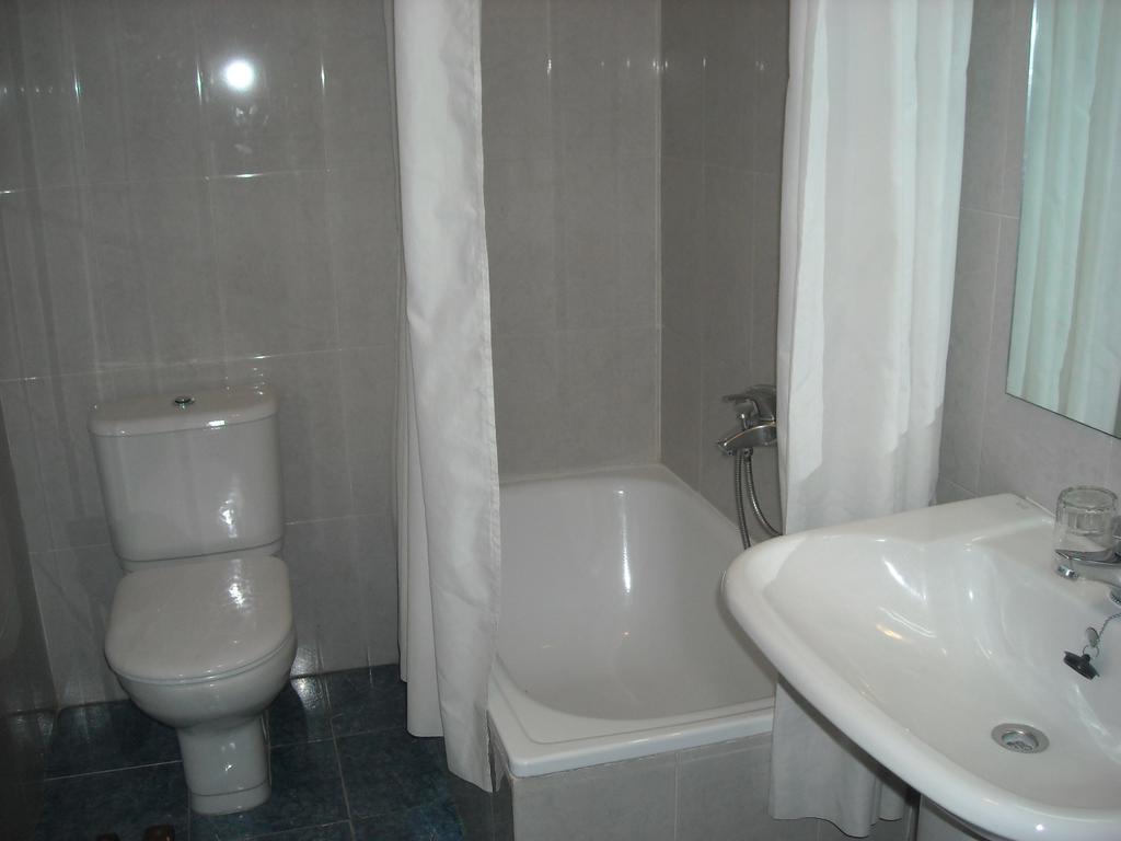 Hostal Residencia Avenida Куенка Екстер'єр фото