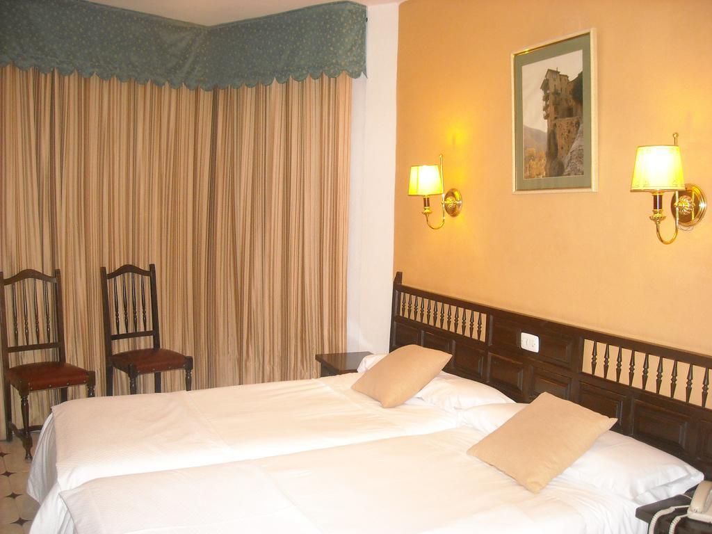 Hostal Residencia Avenida Куенка Екстер'єр фото