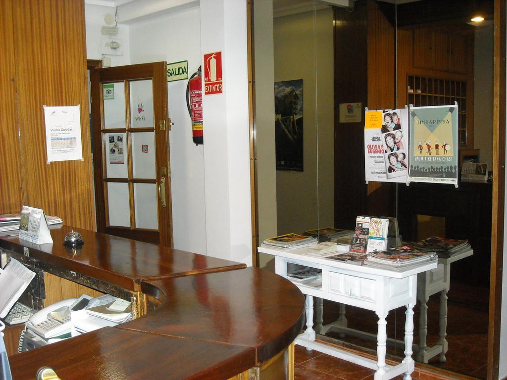 Hostal Residencia Avenida Куенка Екстер'єр фото