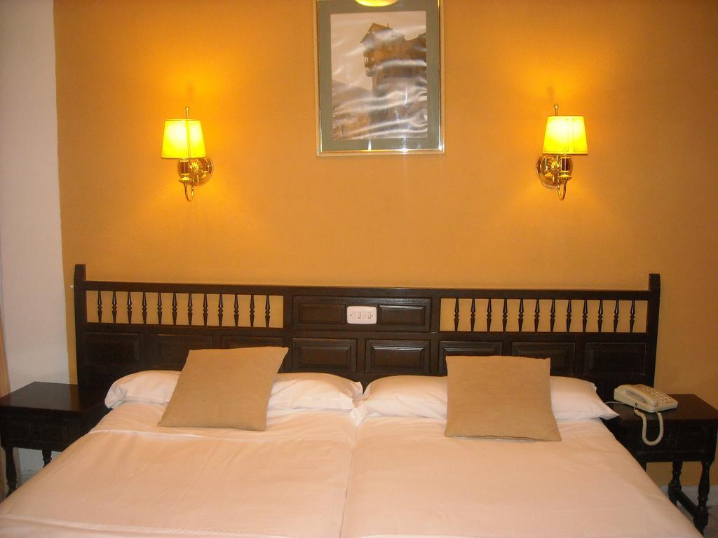 Hostal Residencia Avenida Куенка Екстер'єр фото