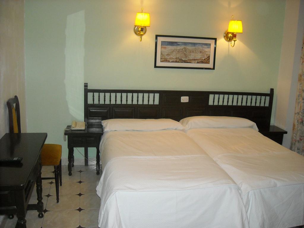 Hostal Residencia Avenida Куенка Екстер'єр фото