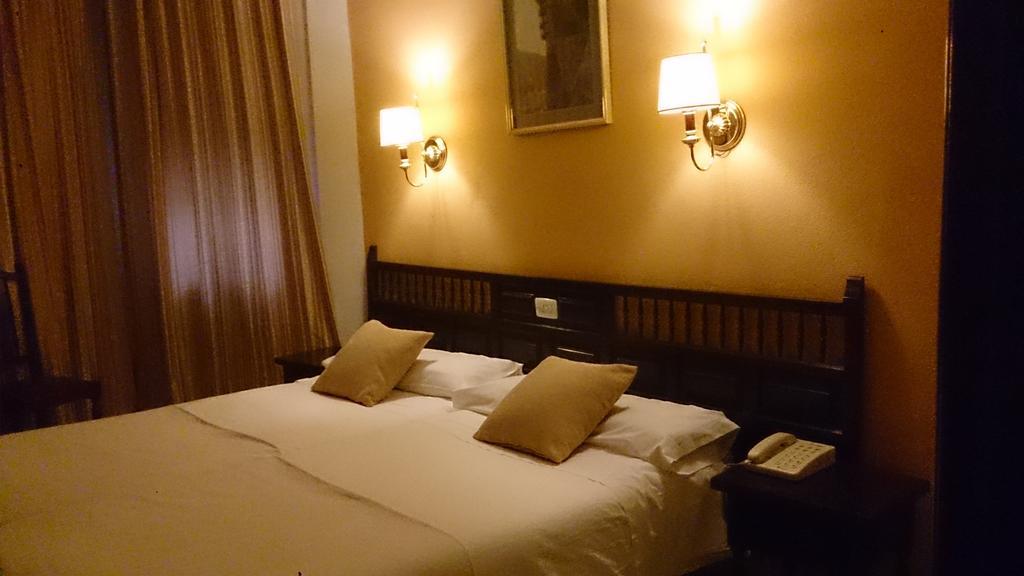 Hostal Residencia Avenida Куенка Екстер'єр фото