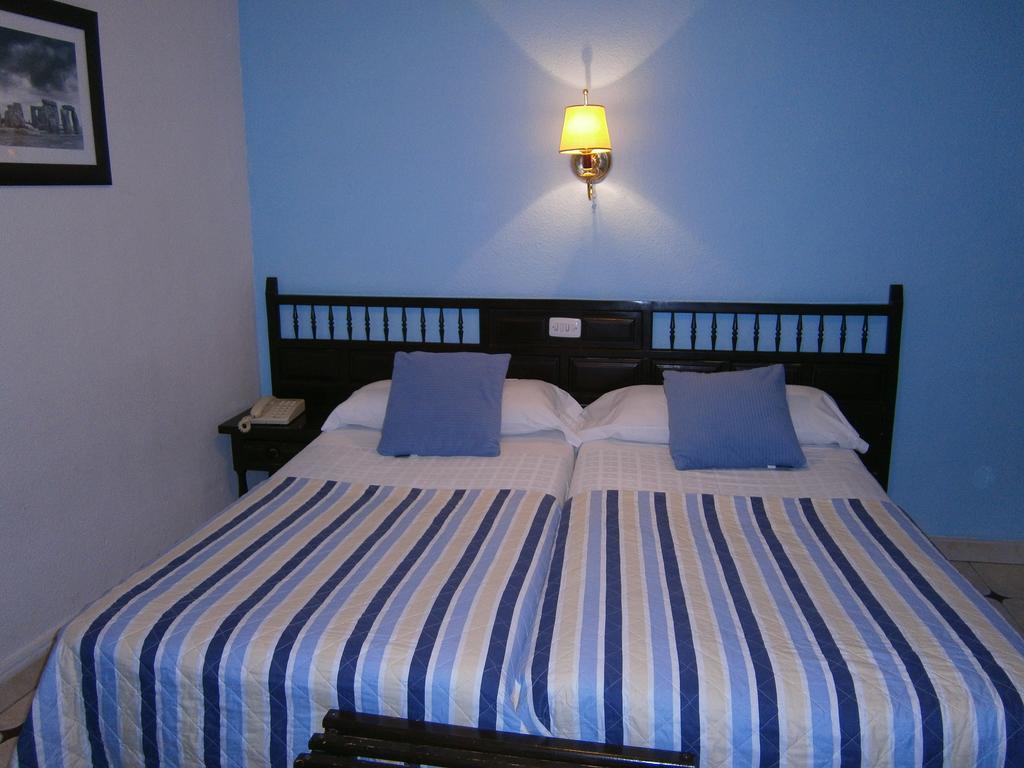 Hostal Residencia Avenida Куенка Екстер'єр фото