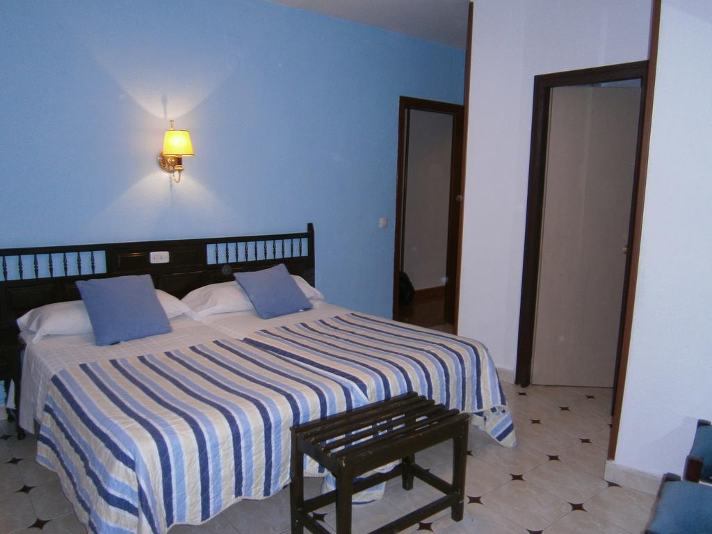 Hostal Residencia Avenida Куенка Екстер'єр фото