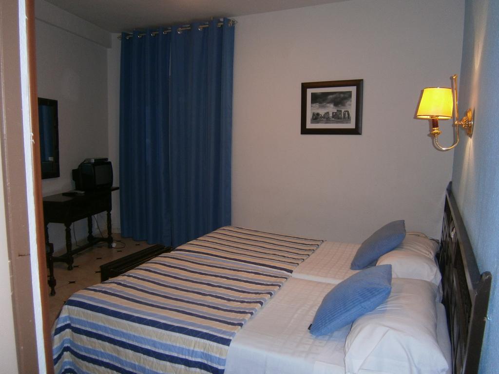 Hostal Residencia Avenida Куенка Екстер'єр фото