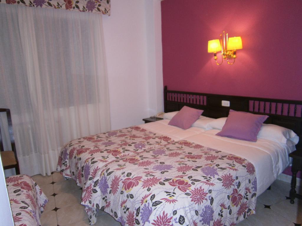 Hostal Residencia Avenida Куенка Екстер'єр фото