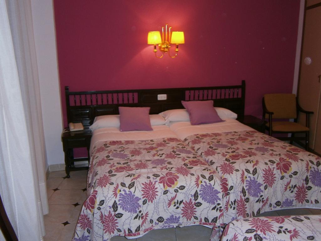 Hostal Residencia Avenida Куенка Екстер'єр фото