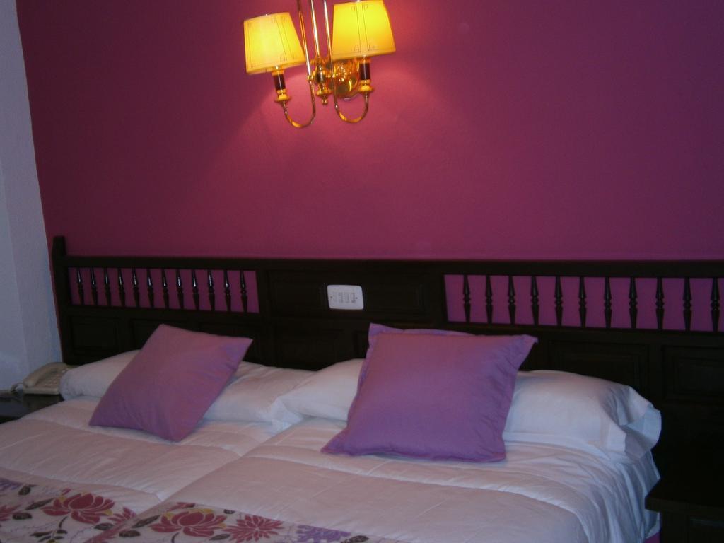 Hostal Residencia Avenida Куенка Екстер'єр фото