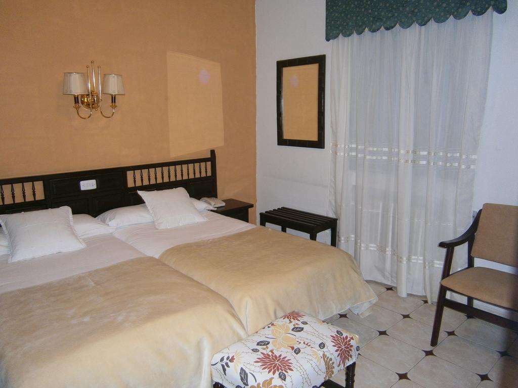 Hostal Residencia Avenida Куенка Екстер'єр фото