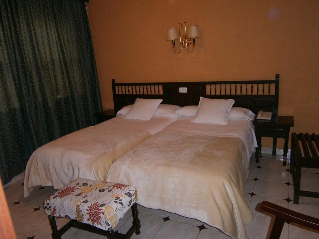 Hostal Residencia Avenida Куенка Екстер'єр фото