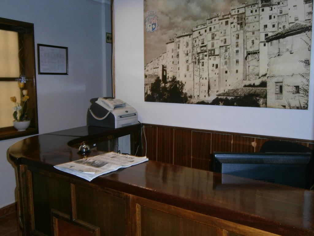 Hostal Residencia Avenida Куенка Екстер'єр фото
