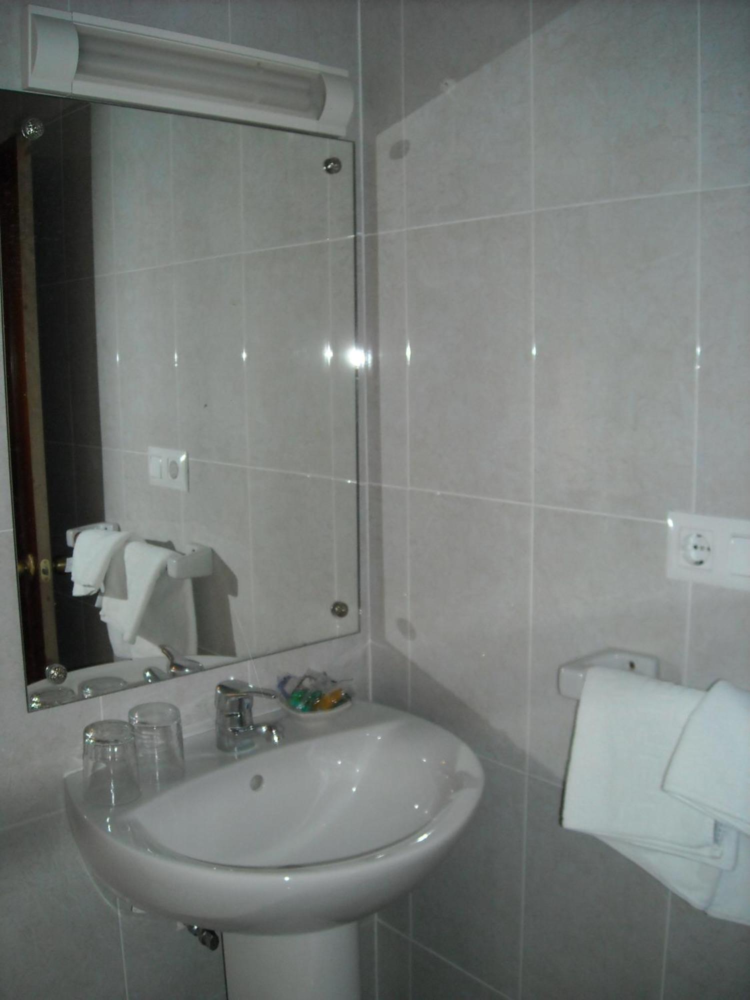 Hostal Residencia Avenida Куенка Екстер'єр фото